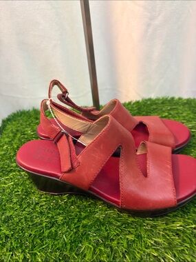 Naturalizer Red Genuine Leather Sandals Size 7 👠